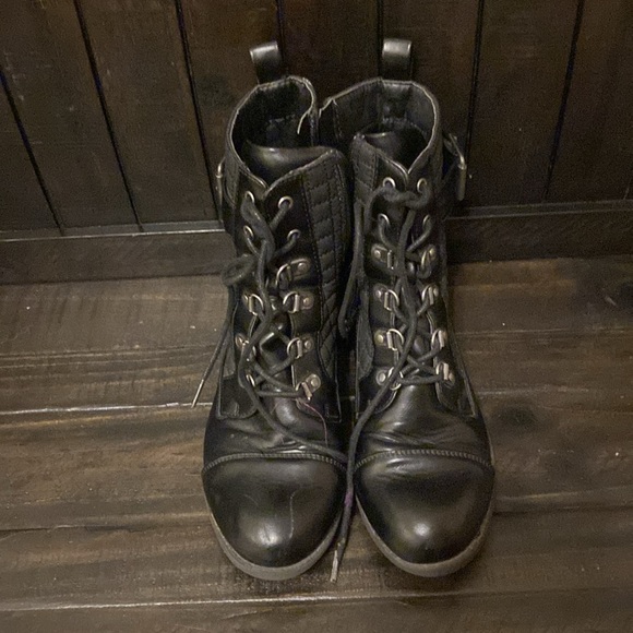 Womens boots - Picture 2 of 5